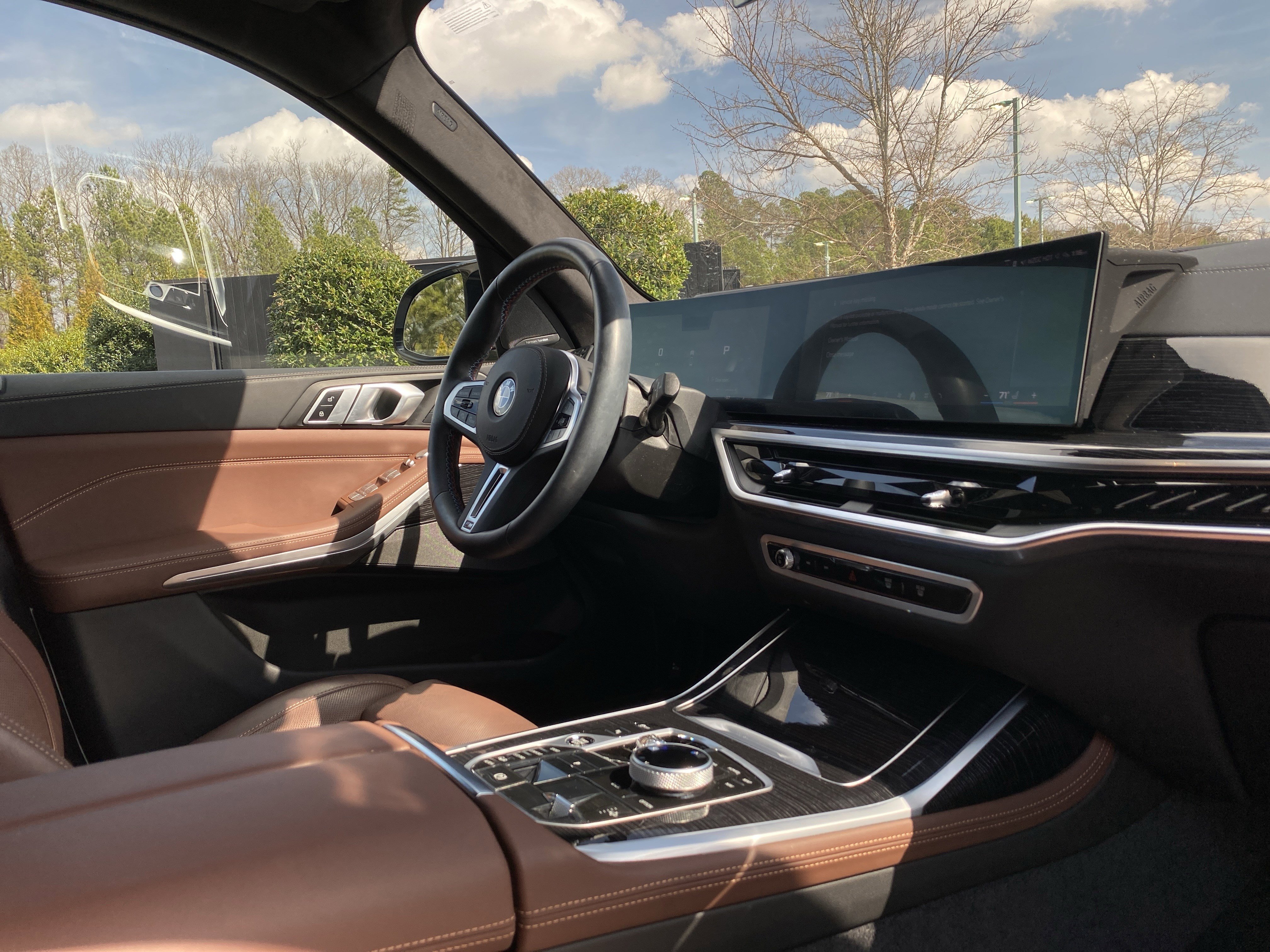 Used 2024 BMW X7 M60i w/ Executive Package image 6