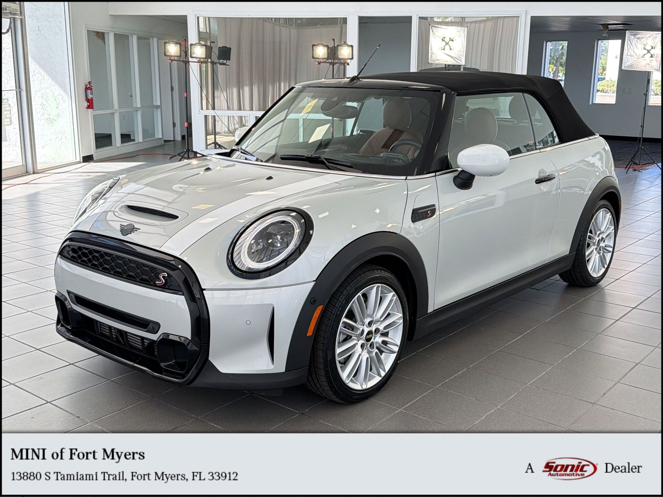 Used 2022 MINI Cooper S w/ Driver Assistance Package FWD image 1