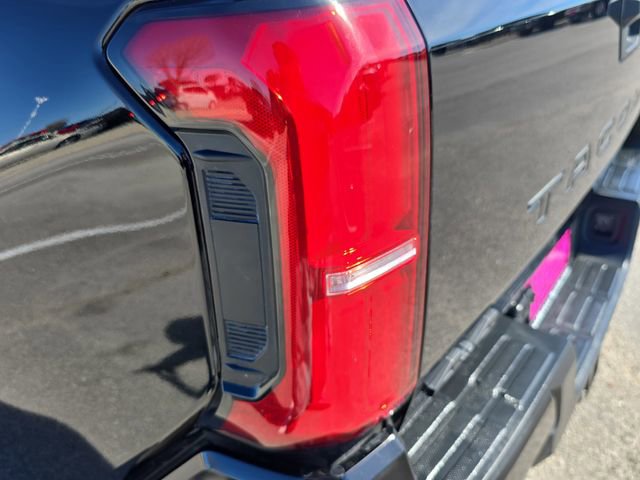 Used 2025 Toyota Tacoma SR5 image 33