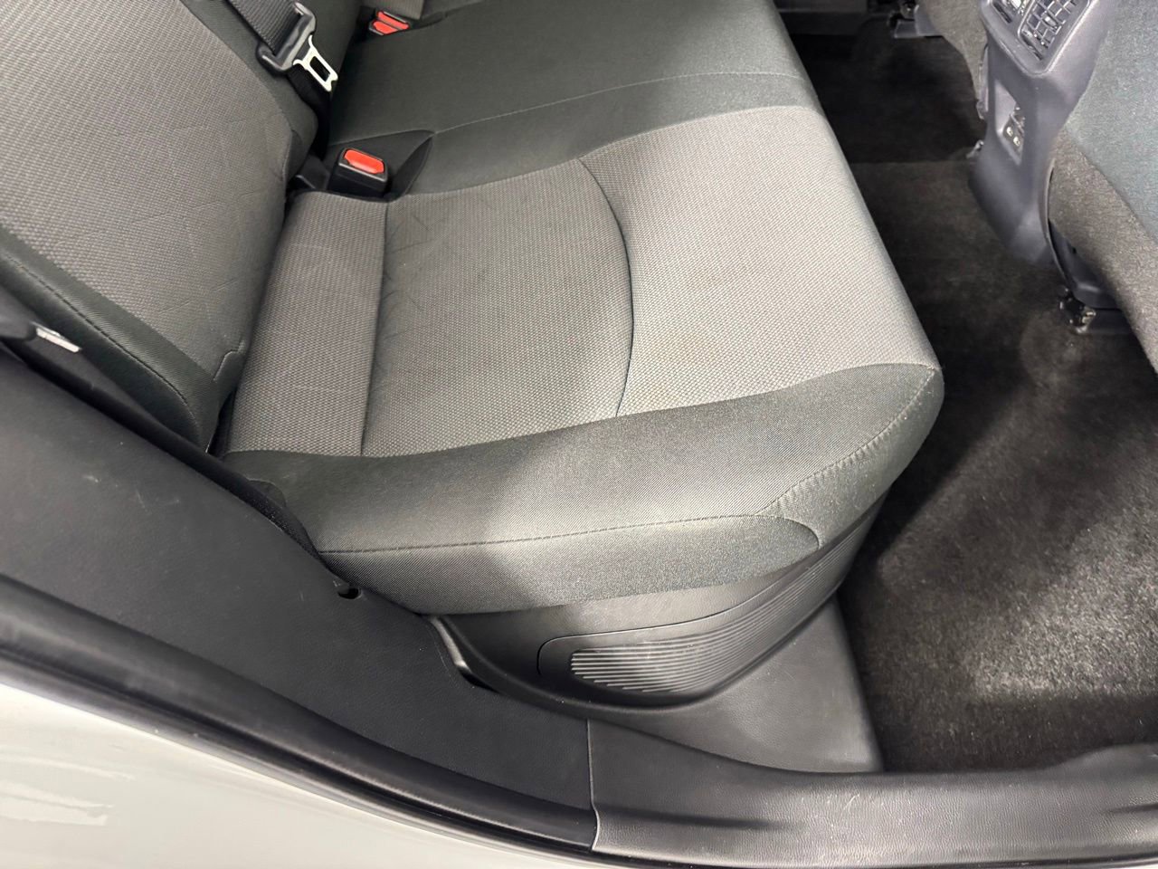Used 2025 Toyota RAV4 XLE AWD/4WD image 28