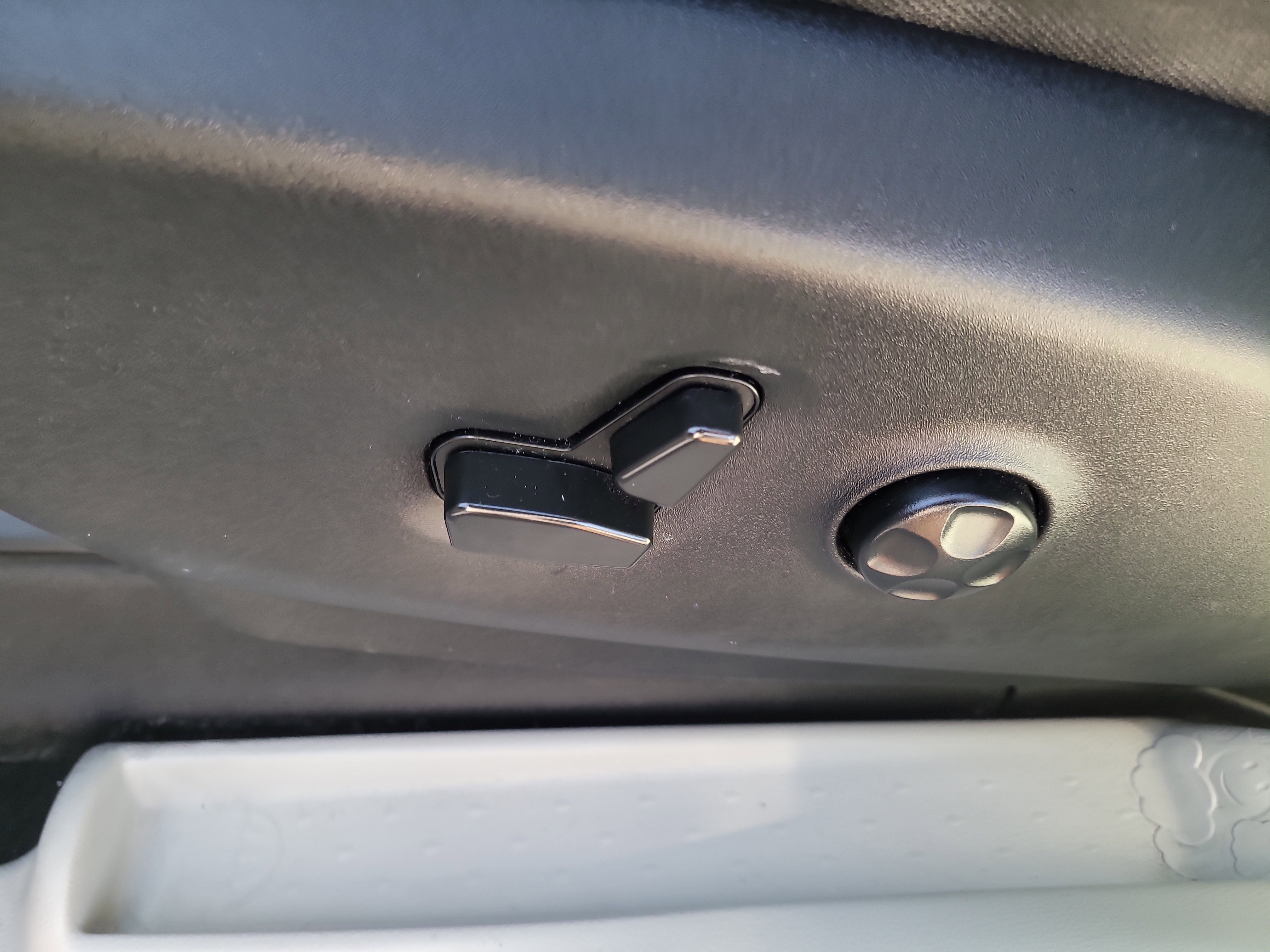 Used 2022 Chrysler Voyager LX image 21