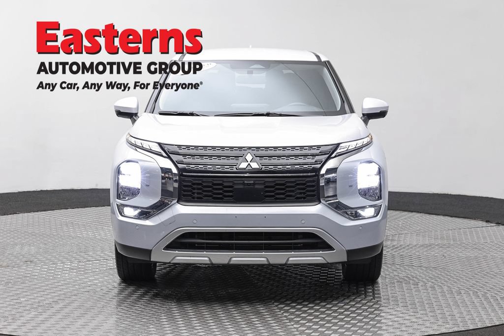 Used 2024 Mitsubishi Outlander SE AWD/4WD image 2