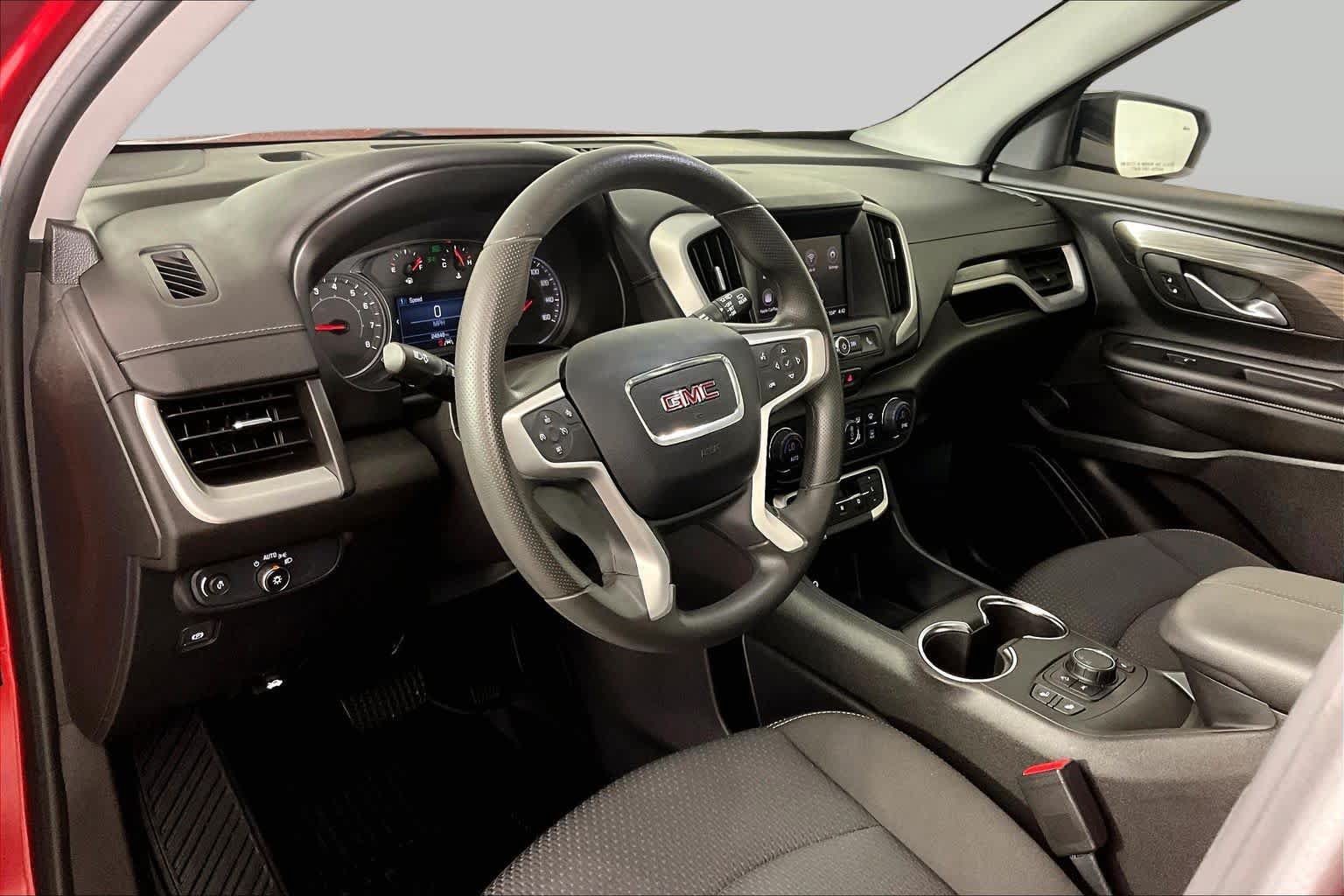 Used 2024 GMC Terrain SLE w/ Driver Convenience Package FWD image 17