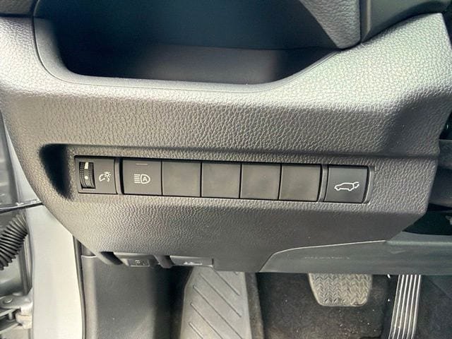 Used 2025 Toyota RAV4 XLE w/ Convenience Package FWD image 8