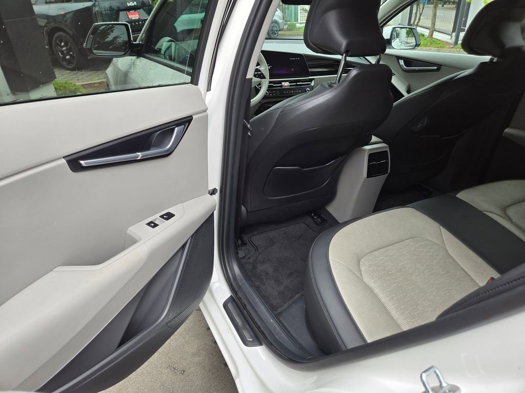 Certified 2024 Kia Niro Wave w/ Wave Preserve Package FWD image 18