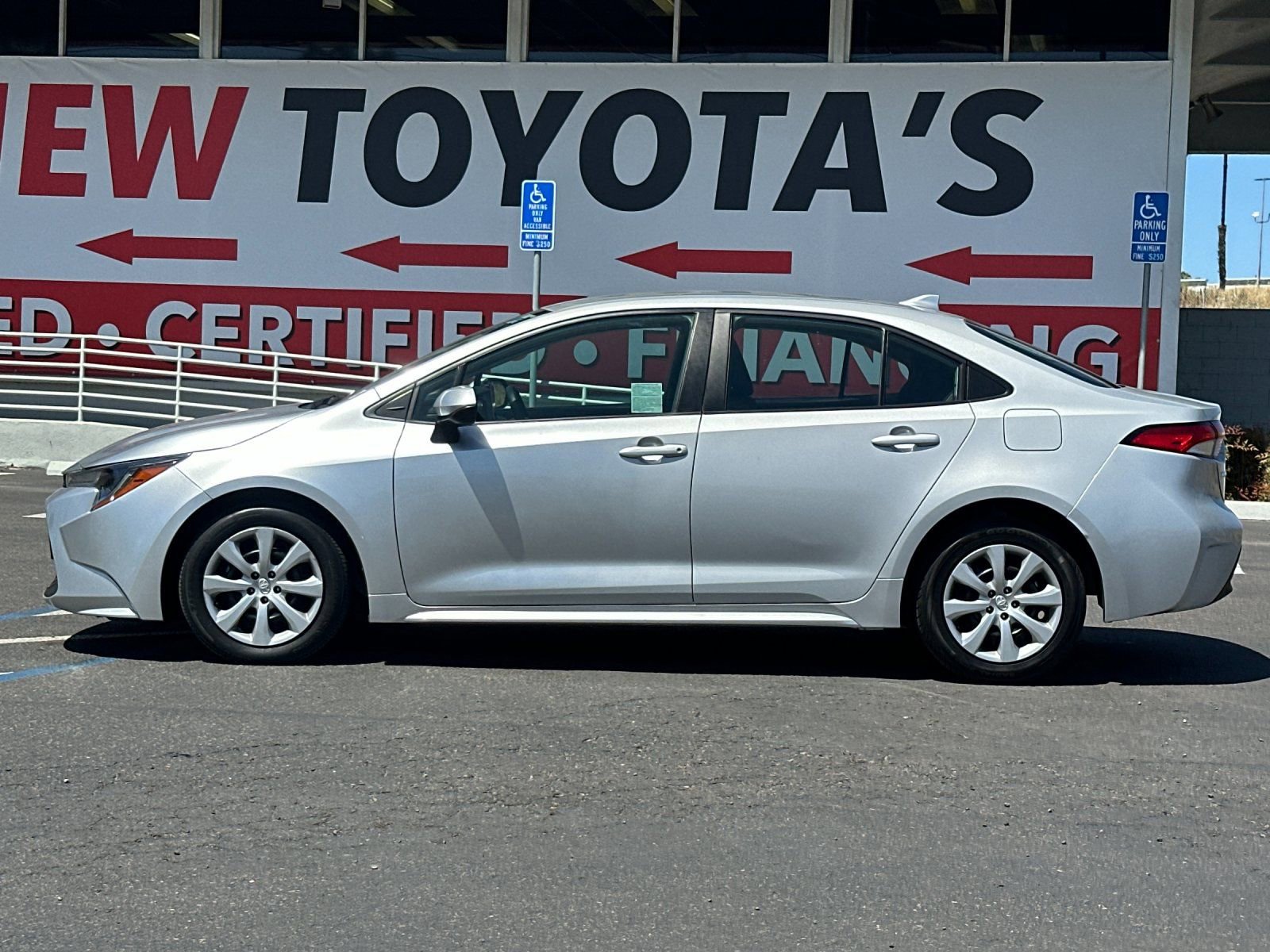 Used 2024 Toyota Corolla LE FWD image 2
