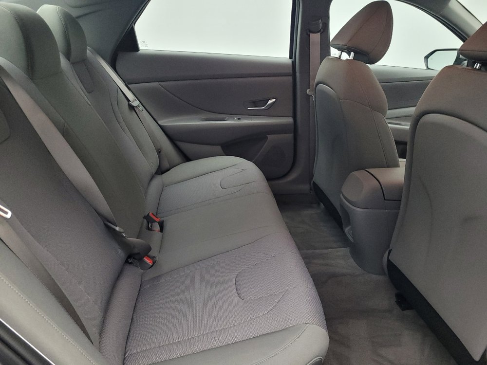 Used 2025 Hyundai Elantra SE image 19