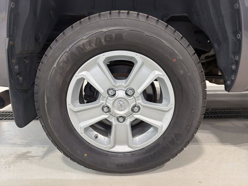 Used 2020 Toyota Tundra SR5 w/ SR5 Upgrade Package AWD/4WD image 24