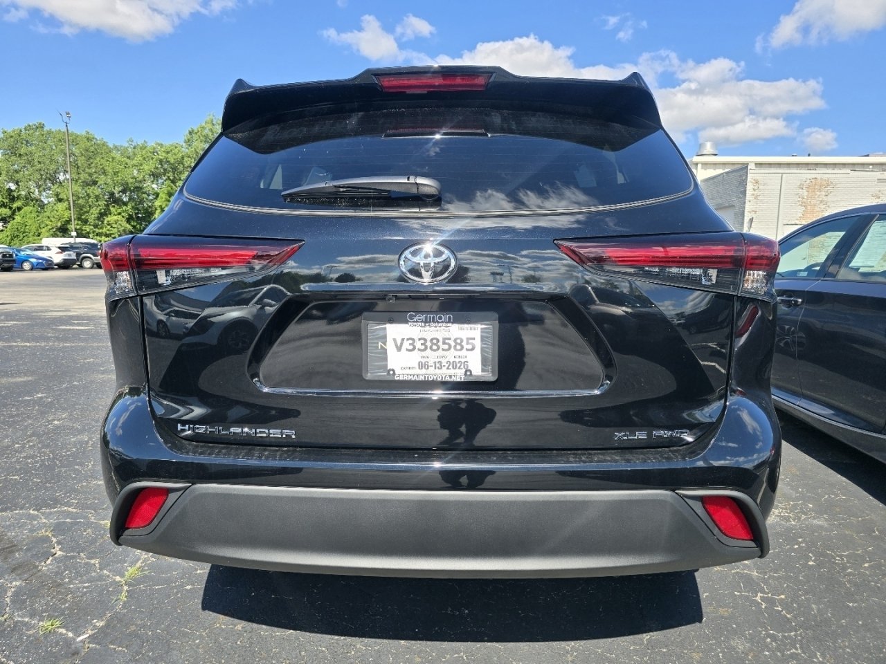 Used 2026 Toyota Highlander XLE AWD/4WD image 4