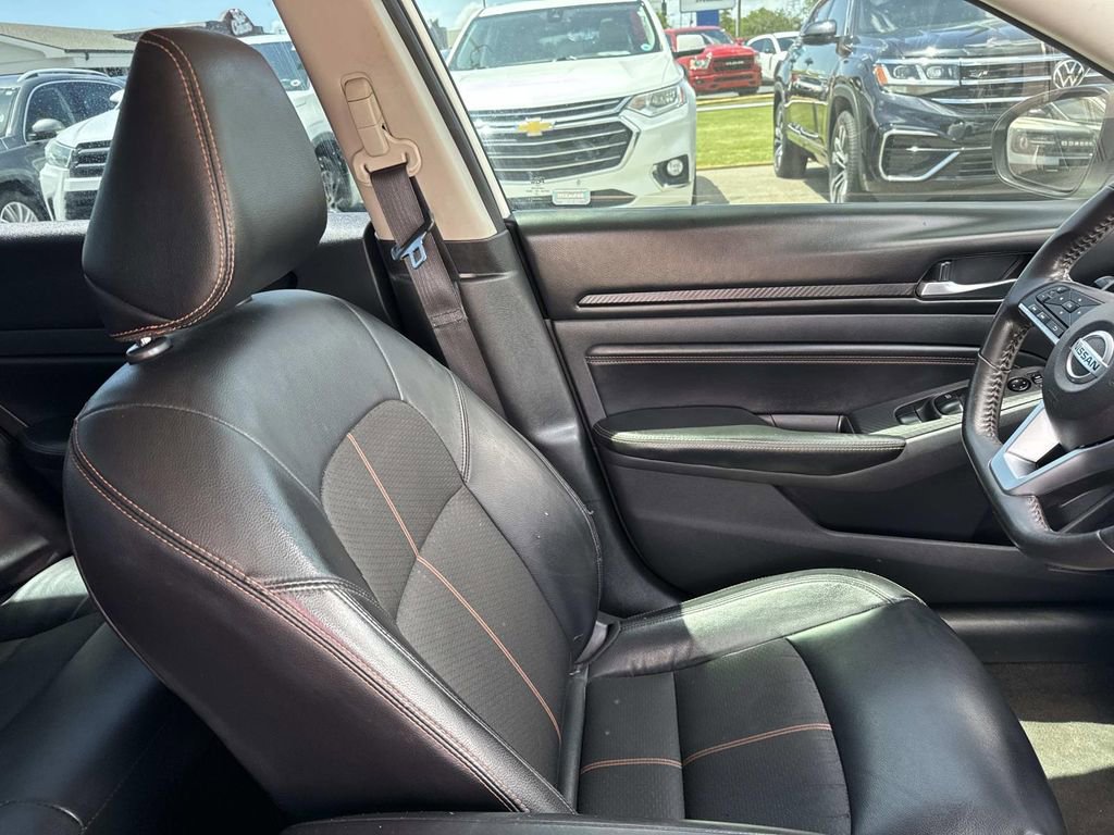 Used 2022 Nissan Altima 2.5 SR FWD image 12