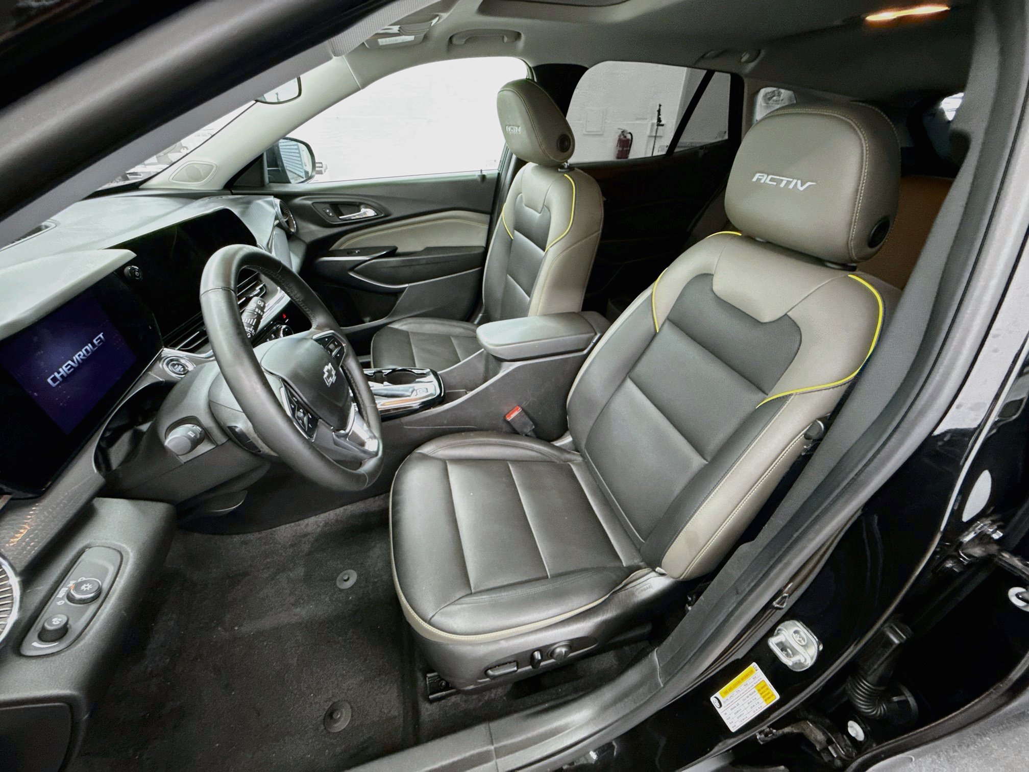 Used 2025 Chevrolet Trax ACTIV w/ Sunroof Package FWD image 13