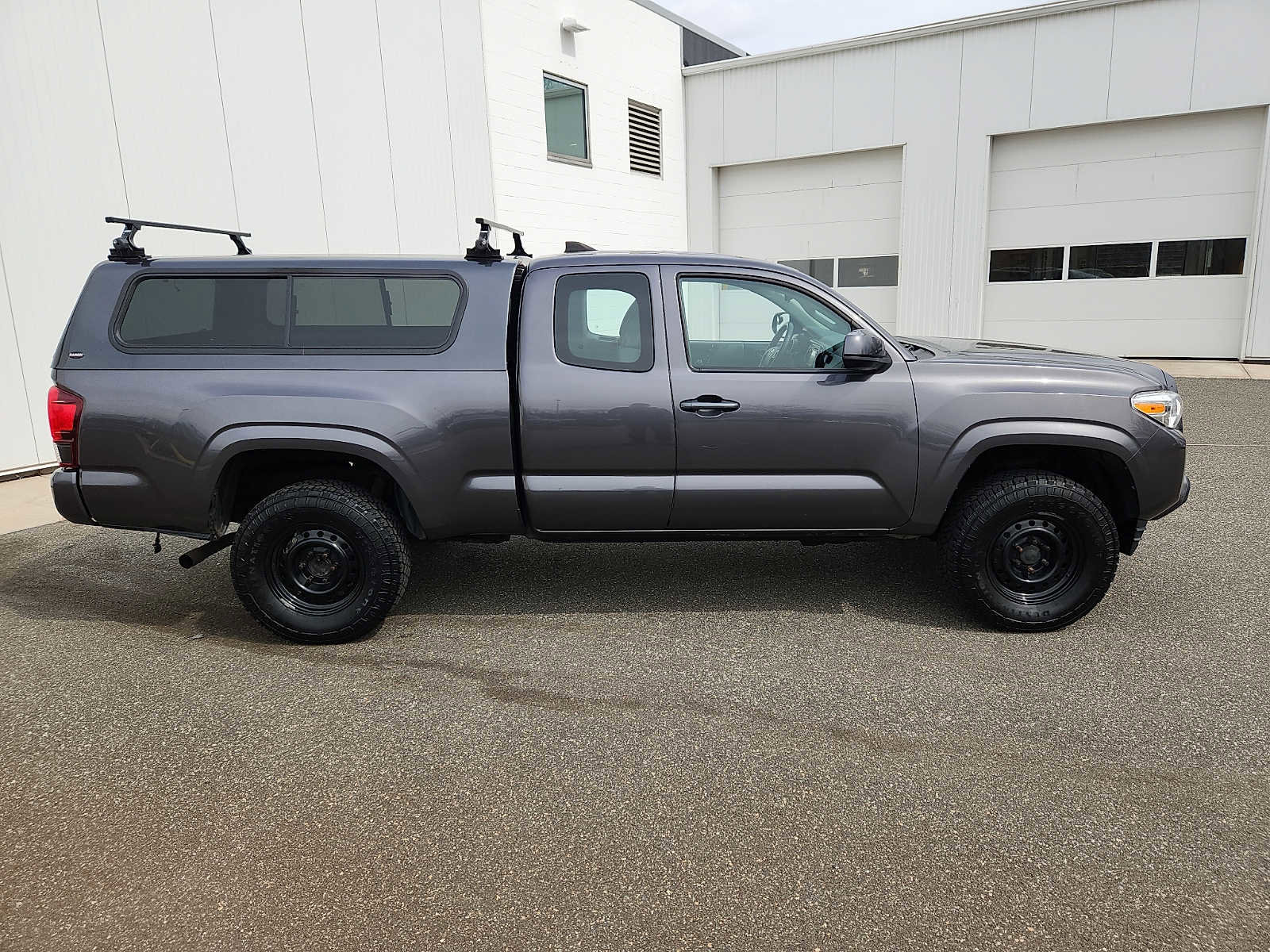 Used 2018 Toyota Tacoma SR w/ SR Convenience Package image 7