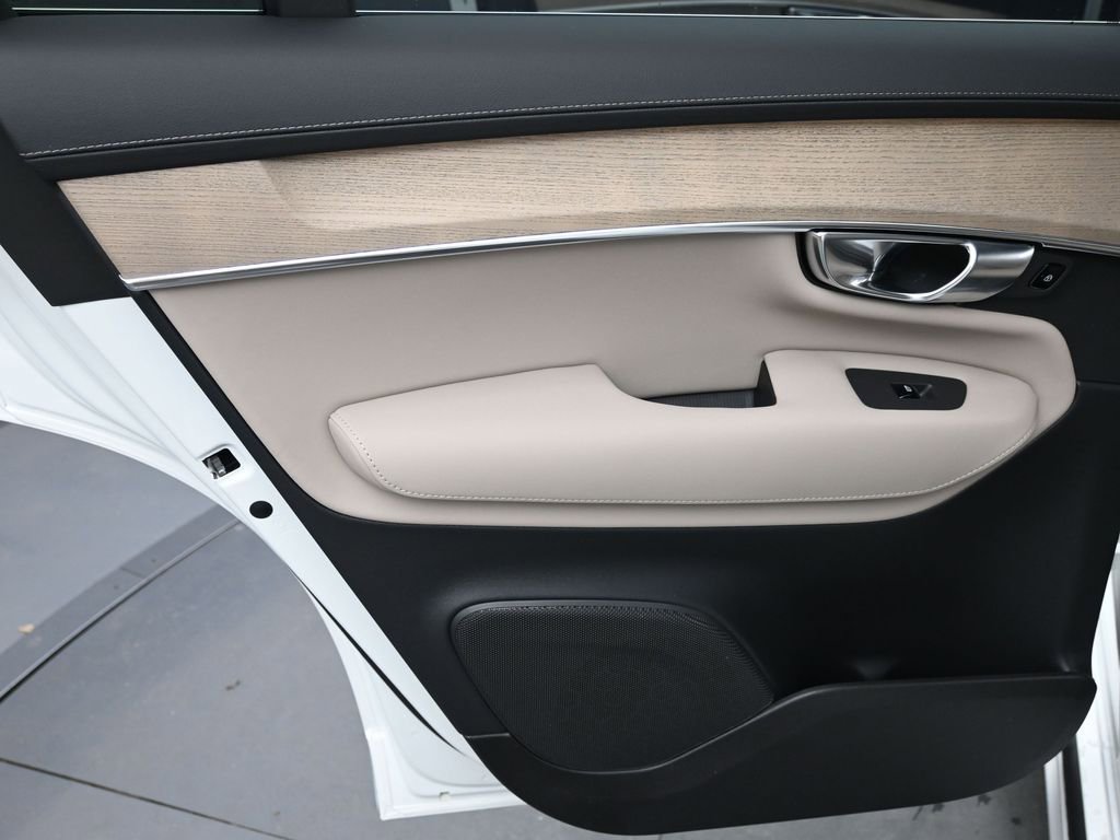 New 2026 Volvo XC90 B6 Plus w/ Protection Package Premier image 20