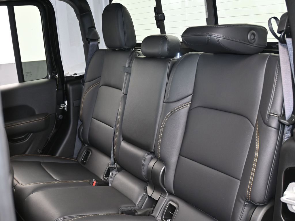 Used 2024 Jeep Gladiator Sport w/ Premium Package image 28
