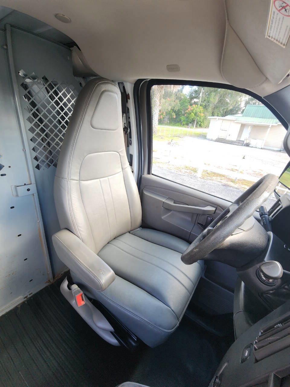 Used 2018 Chevrolet Express 2500 Extended image 23