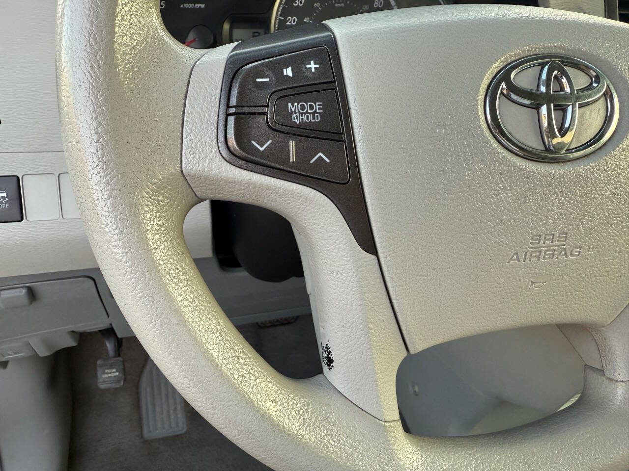 Used 2011 Toyota Sienna LE image 10