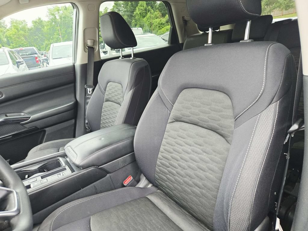 Used 2024 Nissan Pathfinder S FWD image 10