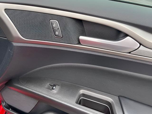 Used 2020 Ford Fusion SE image 31