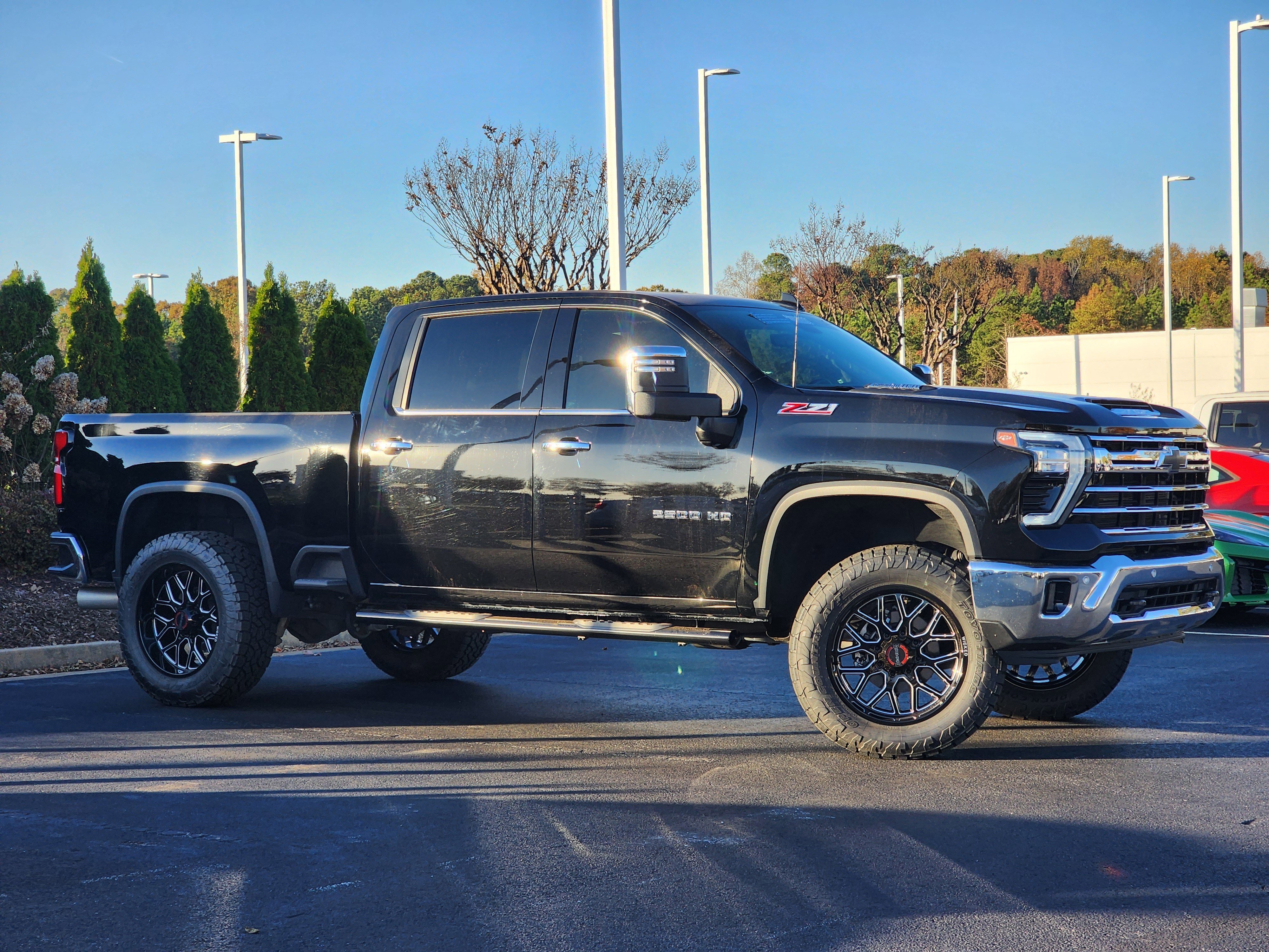 Used 2024 Chevrolet Silverado 2500 LTZ w/ LTZ Premium Package image 3