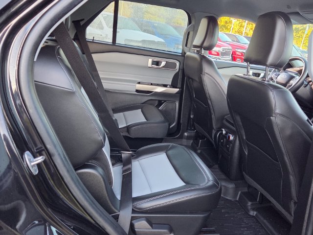 Used 2023 Ford Explorer XLT w/ Equipment Group 202A RWD image 16