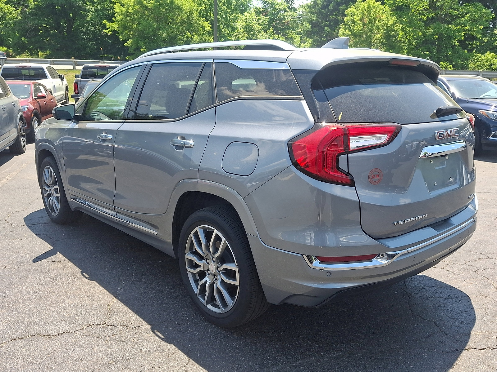 Used 2023 GMC Terrain Denali w/ Denali Premium Package AWD/4WD image 4