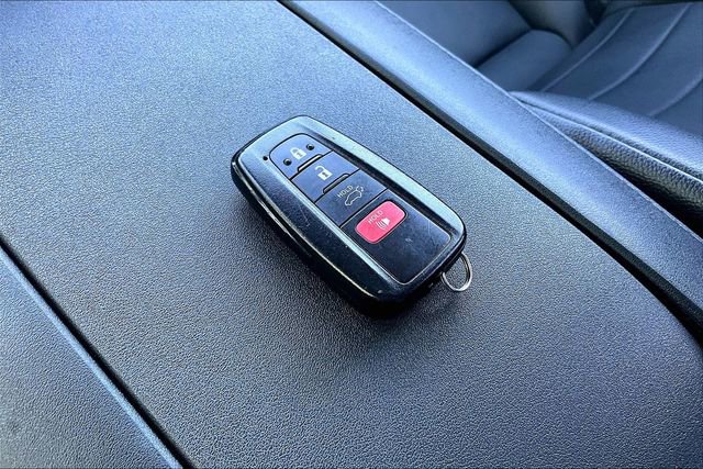 Used 2022 Toyota Highlander XLE AWD/4WD image 39