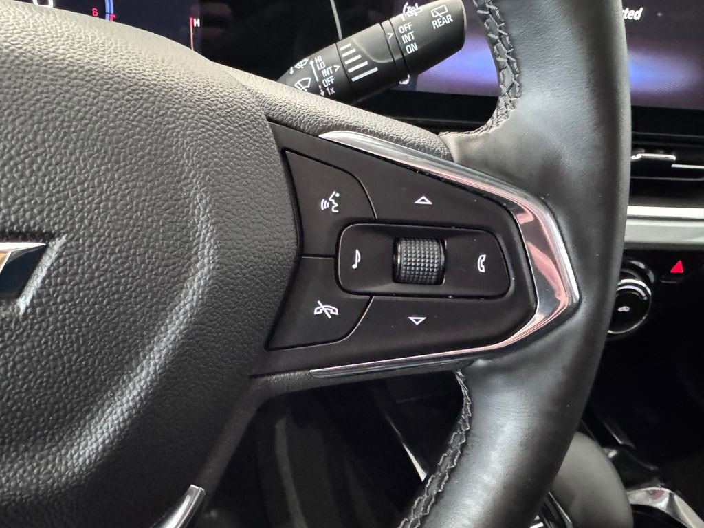 Certified 2025 Chevrolet Trax LT w/ LT Convenience Package image 20