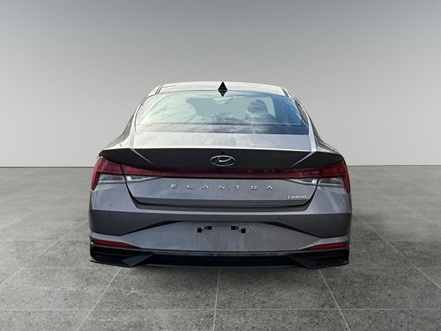 Used 2022 Hyundai Elantra Limited FWD image 4