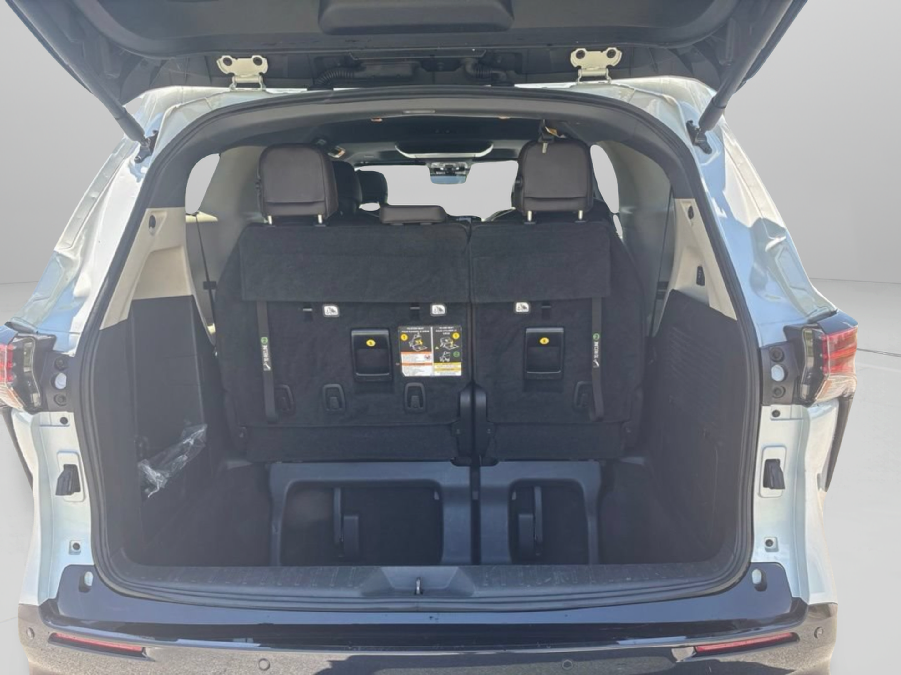 Used 2022 Toyota Sienna Platinum FWD image 8