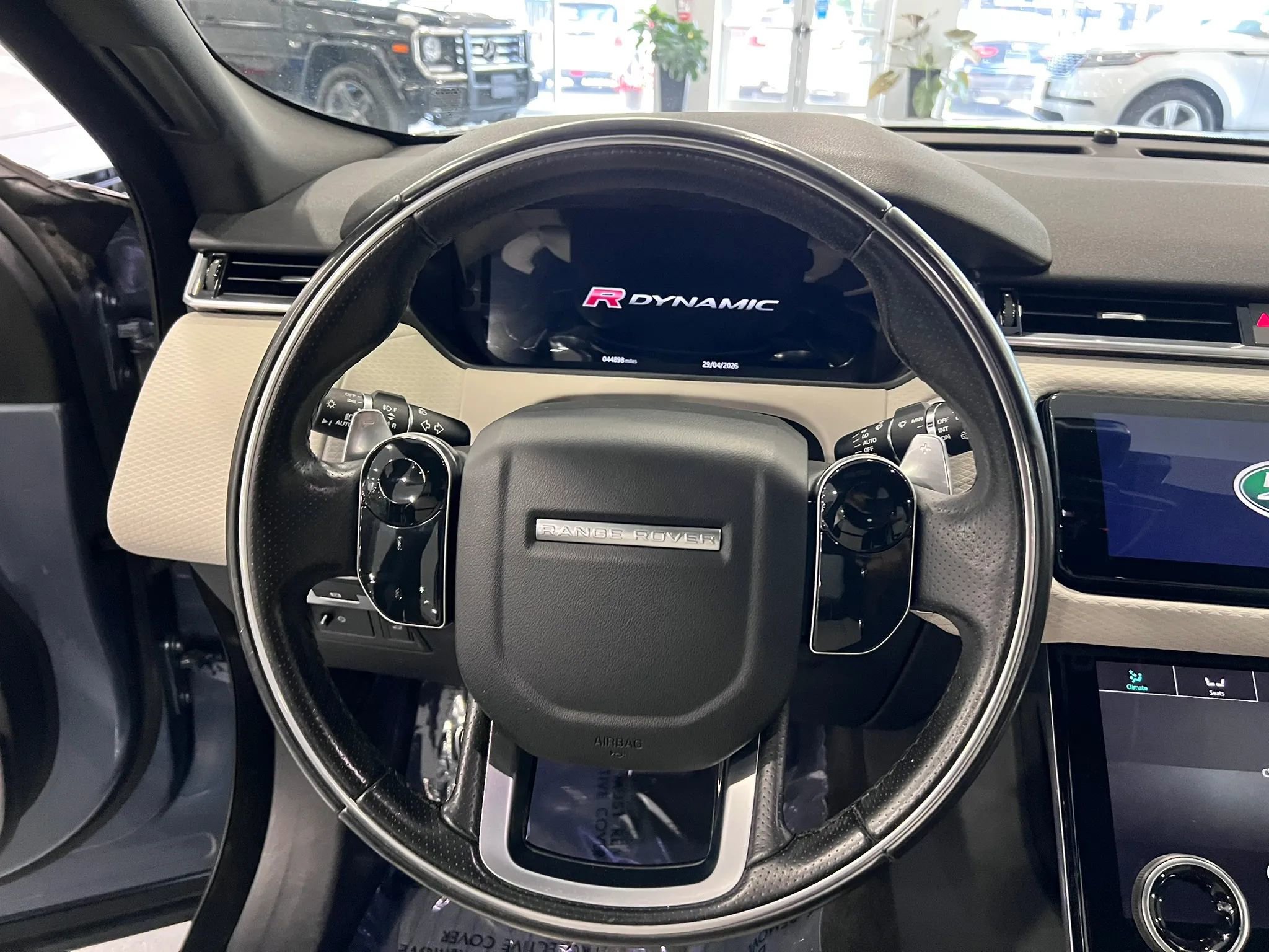 Used 2019 Land Rover Range Rover Velar R-Dynamic SE AWD/4WD image 15