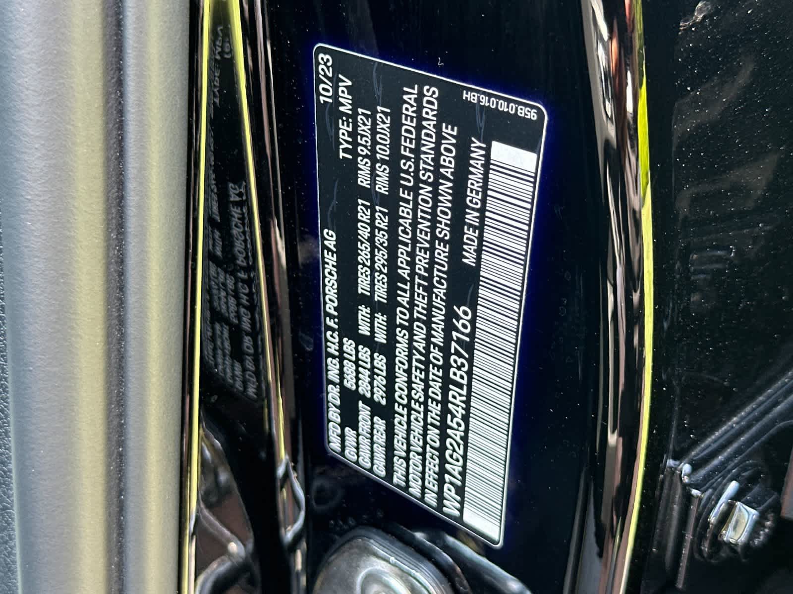 Certified 2024 Porsche Macan S AWD/4WD image 33