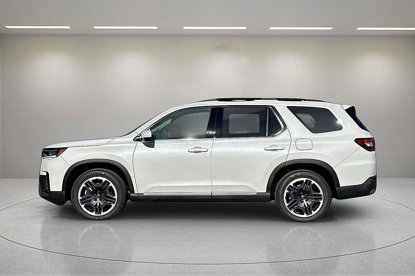 New 2026 Honda Pilot Touring image 2