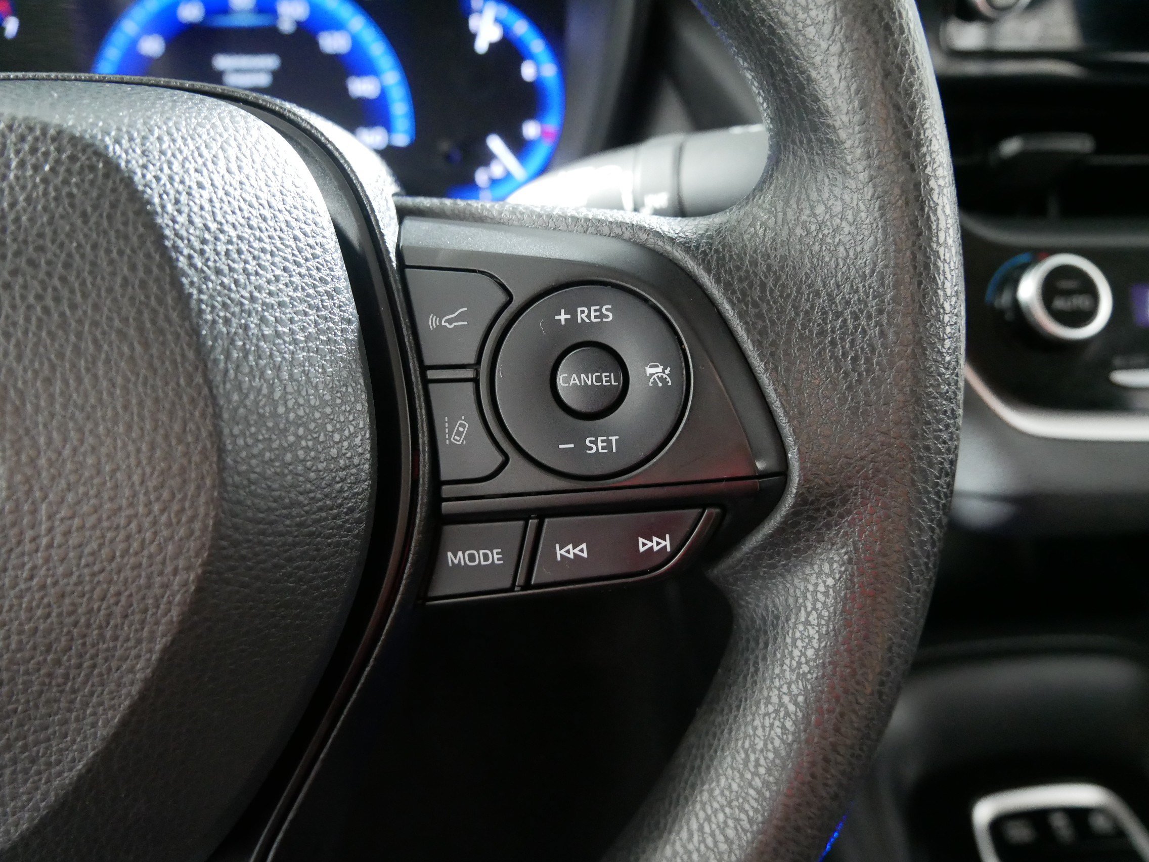 Used 2021 Toyota Corolla LE FWD image 28