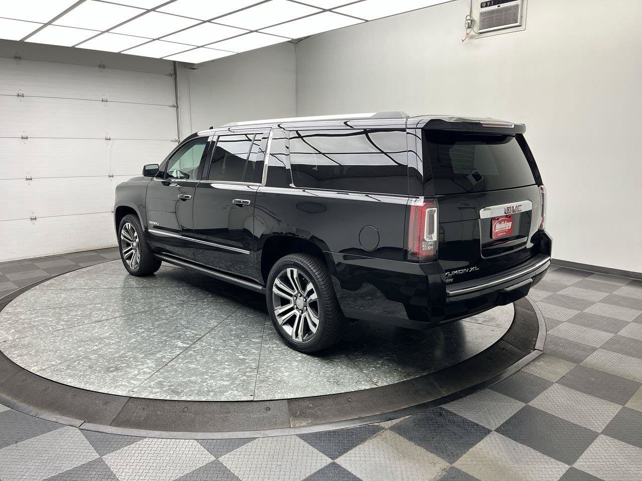 Used 2018 GMC Yukon XL Denali w/ Denali Ultimate Package AWD/4WD image 2