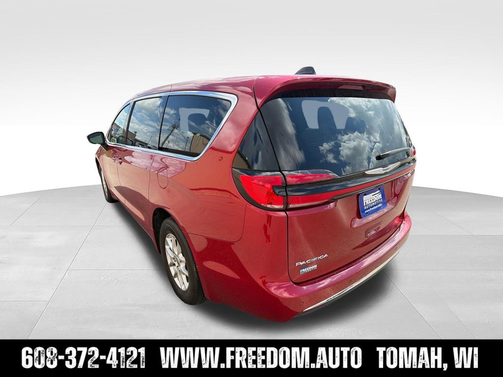 Used 2025 Chrysler Pacifica Select FWD image 6