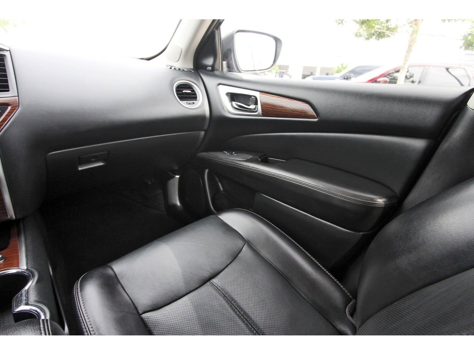 Used 2019 Nissan Pathfinder Platinum FWD image 13