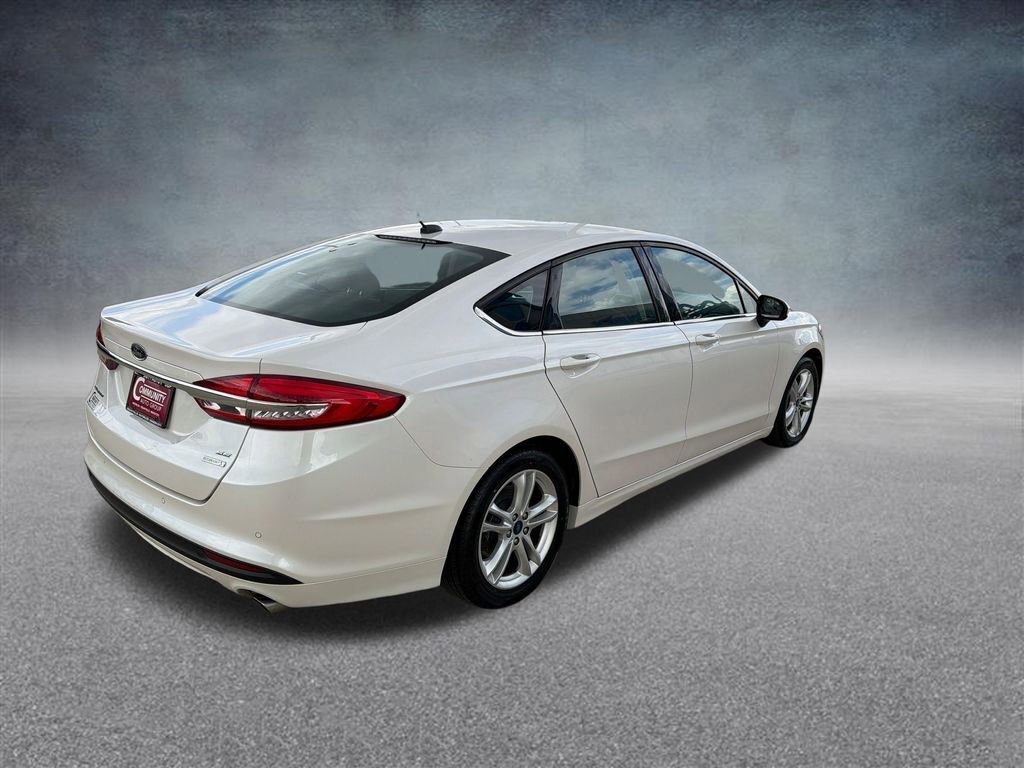 Used 2018 Ford Fusion SE w/ Fusion SE Technology Package FWD image 5