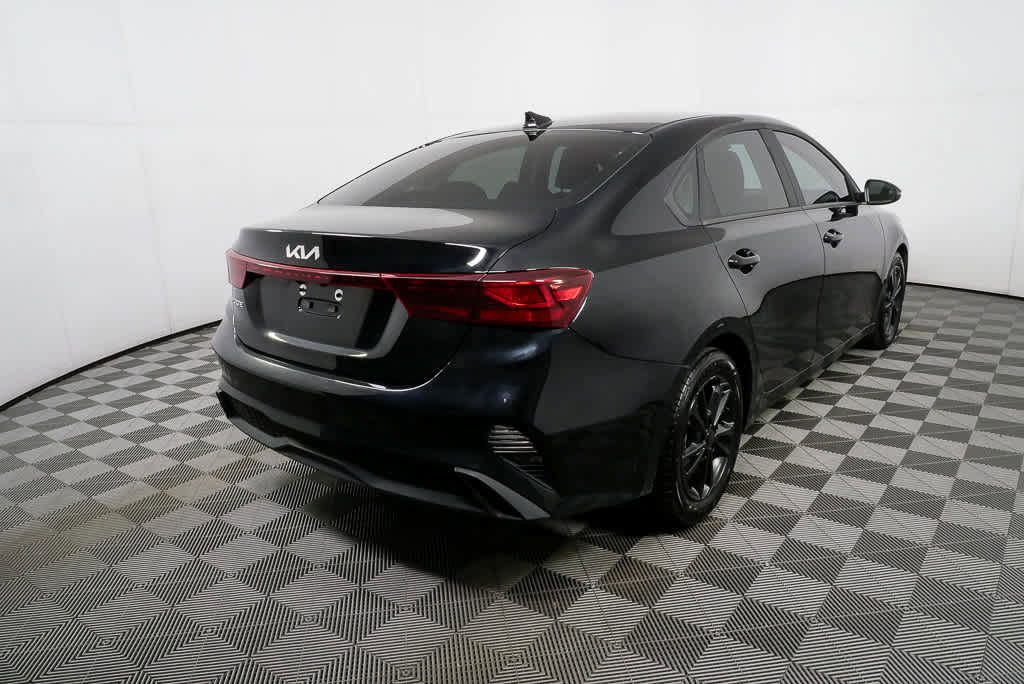 Used 2024 Kia Forte LXS w/ LXS Technology Package FWD image 3