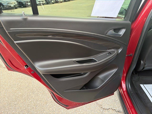 Used 2019 Buick Envision Essence image 12