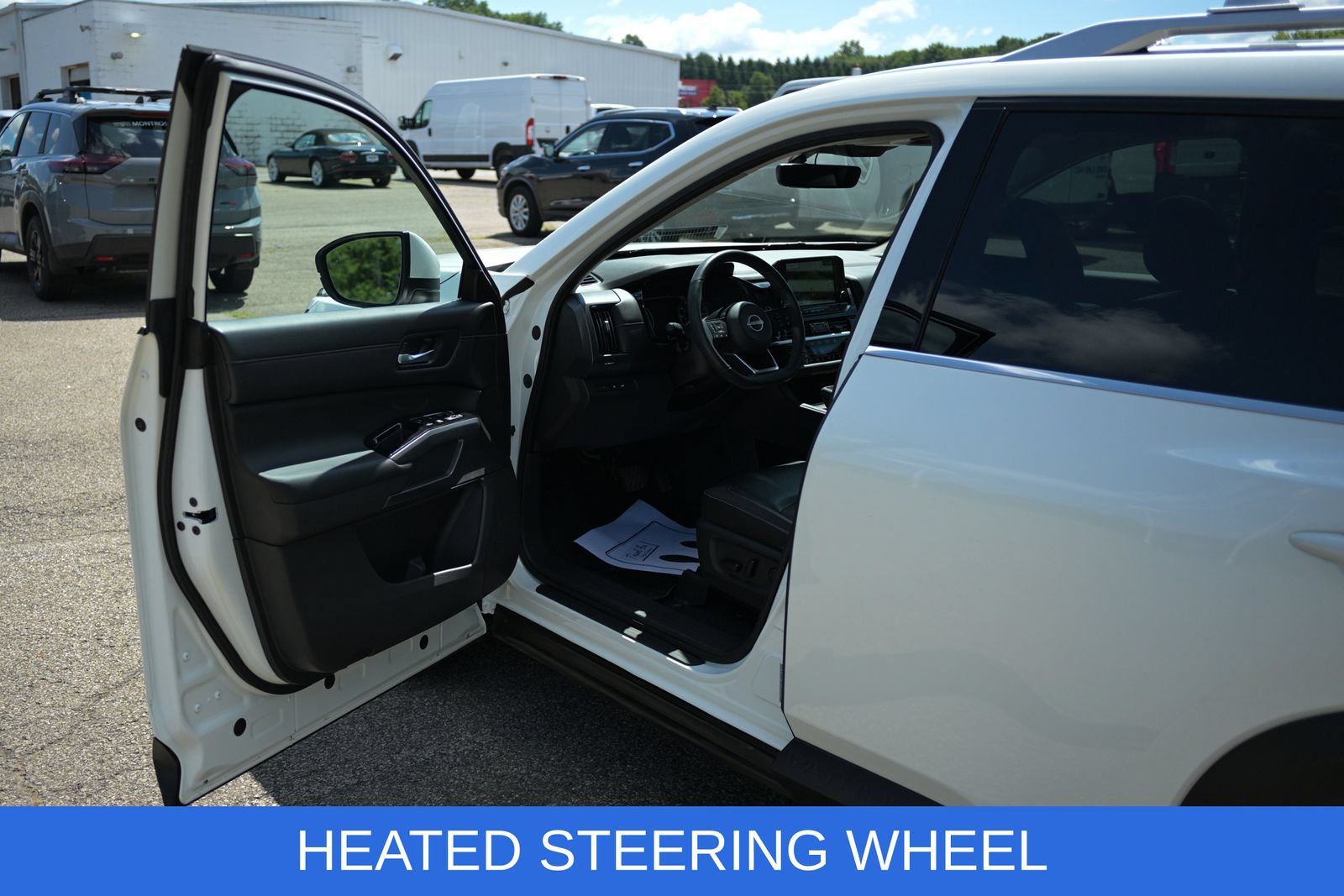 Used 2023 Nissan Pathfinder SL w/ SL Premium Package AWD/4WD image 17