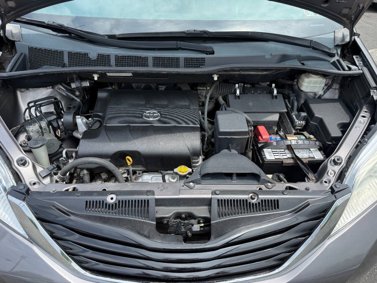 Used 2011 Toyota Sienna LE FWD image 37