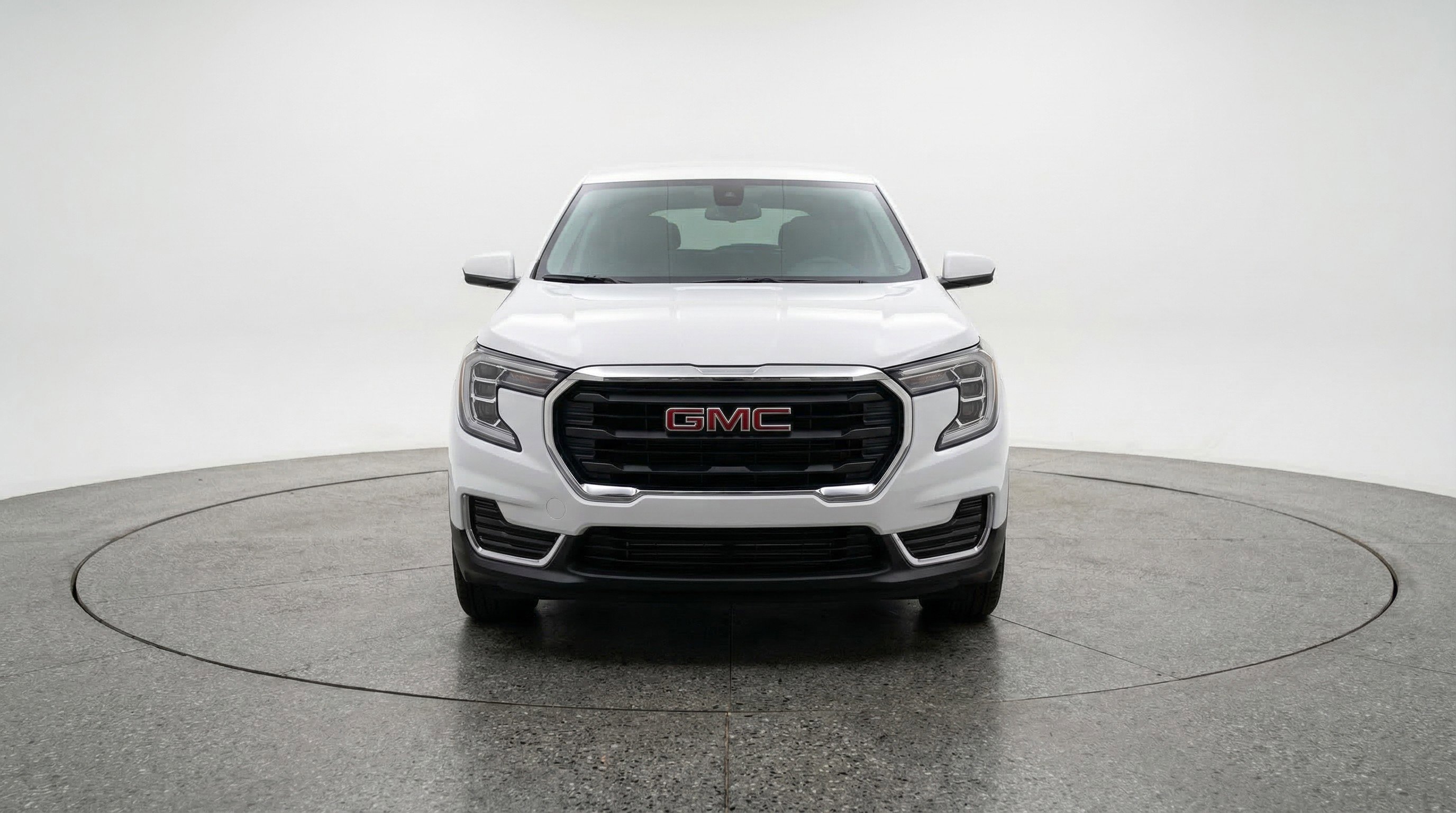 Used 2024 GMC Terrain SLE image 2