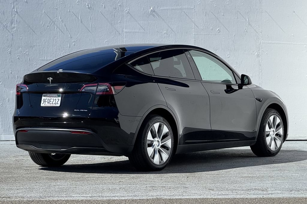 Used 2023 Tesla Model Y Long Range AWD/4WD image 3