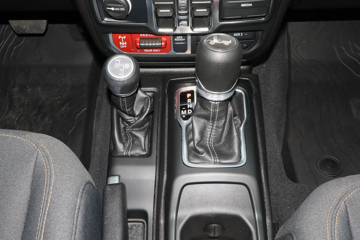 Used 2025 Jeep Wrangler Willys AWD/4WD image 22