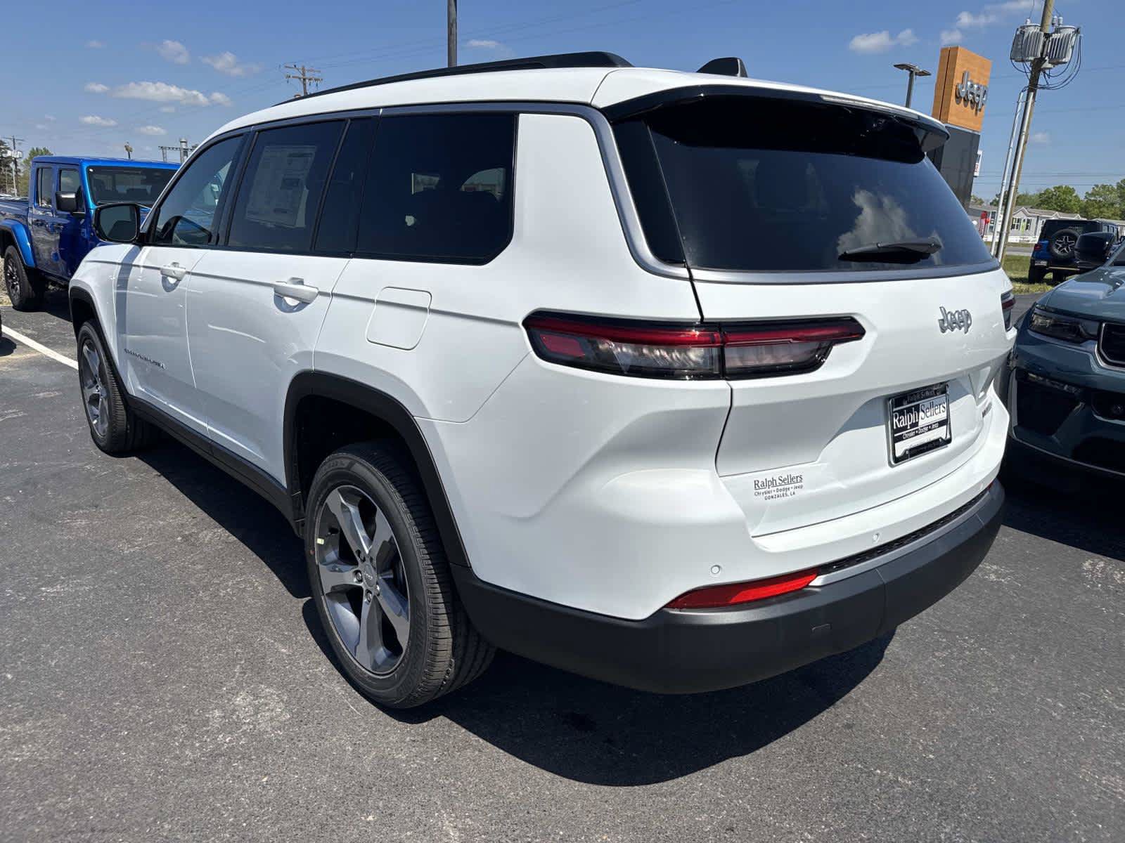 New 2026 Jeep Grand Cherokee L Limited w/ Luxury Tech Group II RWD image 4