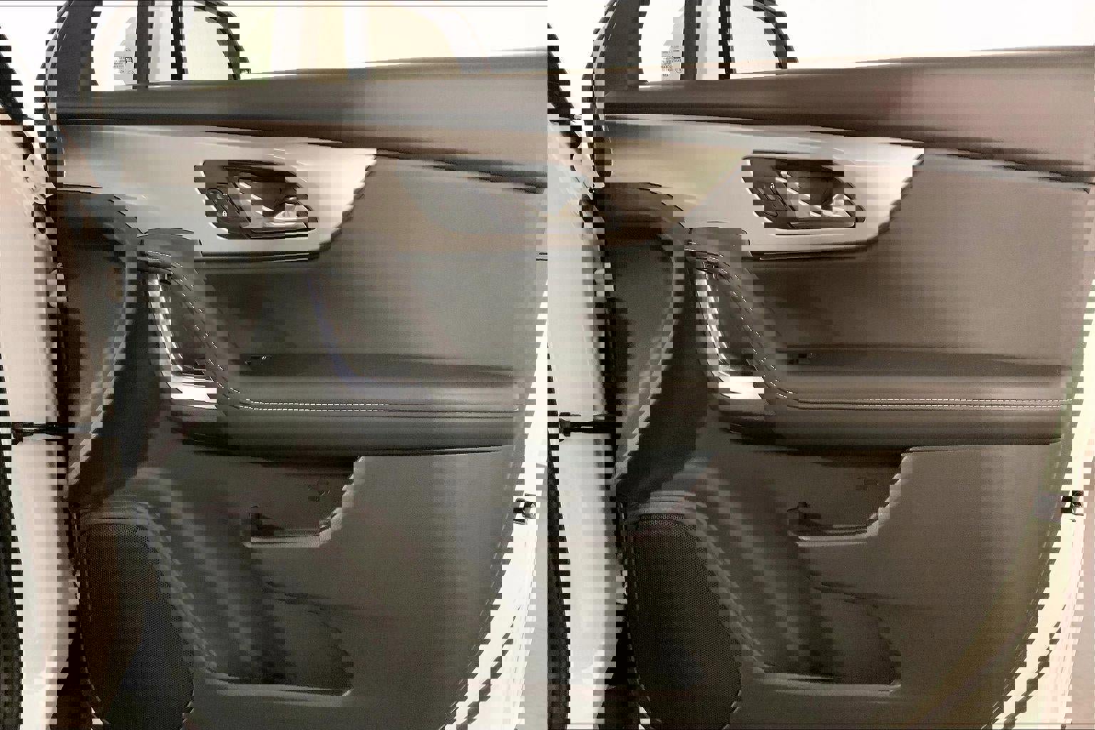 Used 2025 Chevrolet Blazer LT image 25