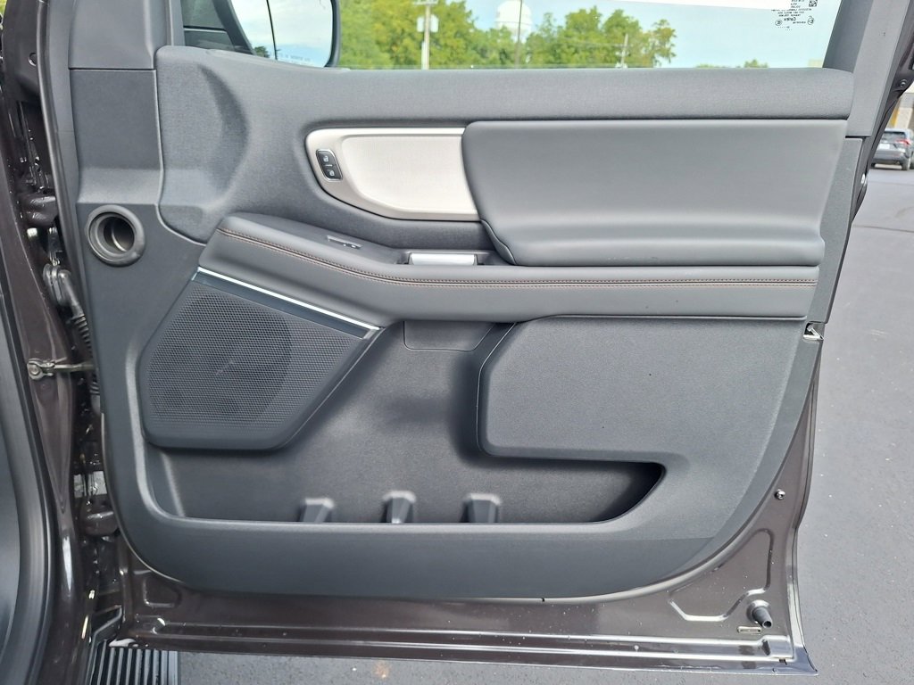 New 2025 Ford Expedition Active image 16