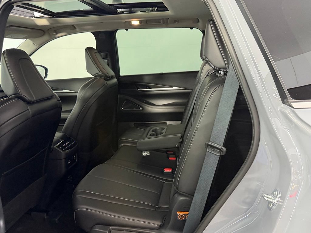 Used 2025 INFINITI QX60 Sensory w/ Vision Package AWD/4WD image 28