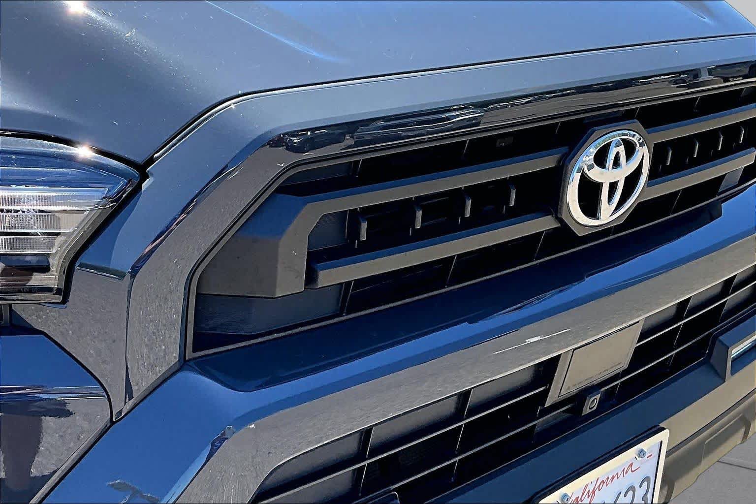 Used 2025 Toyota 4Runner SR5 AWD/4WD image 29