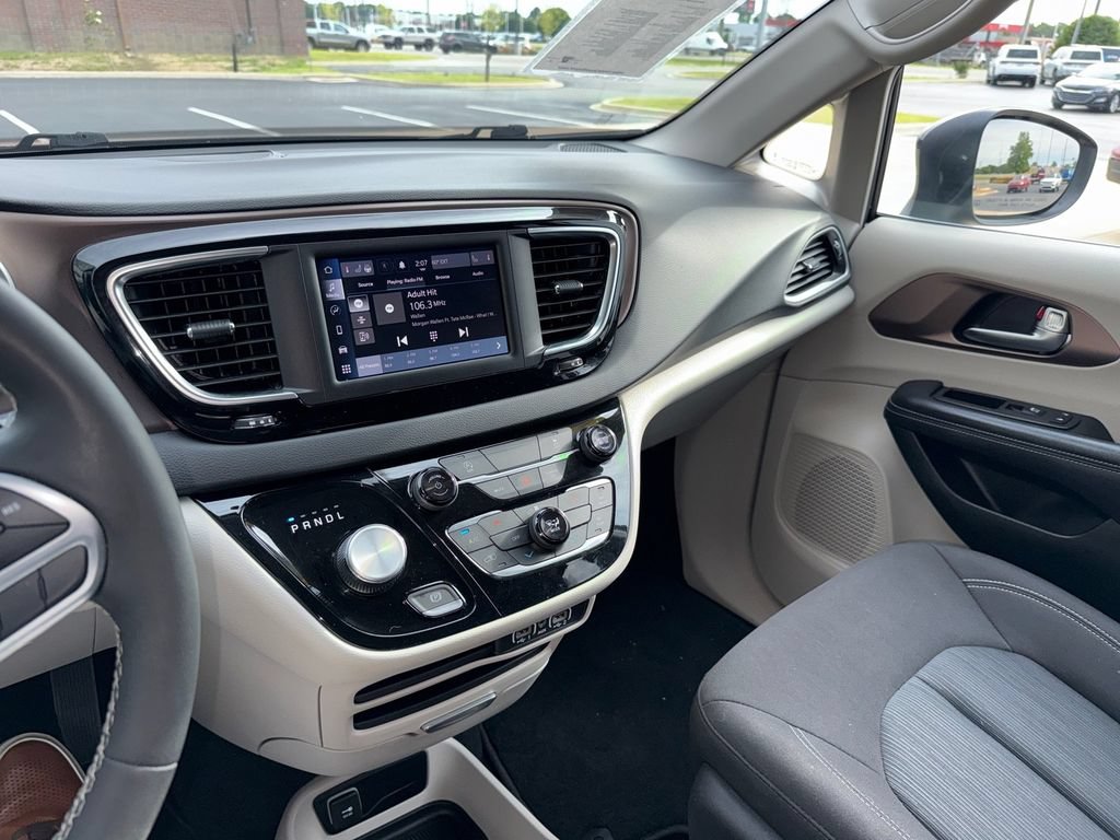 Used 2023 Chrysler Voyager LX FWD image 18